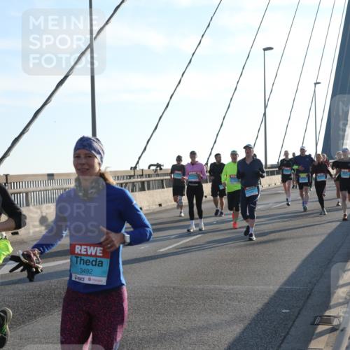 03.10.2025 - Köhlbrandbrückenlauf Yannick Fuchs http://msf.ph/oto/9177285 03.10.2025 08:27:36 Position 1 3434, 3492 meine-sportfotos.de