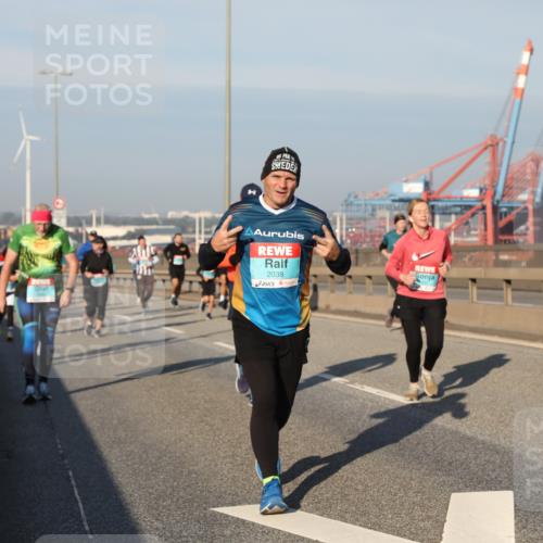 03.10.2025 - Köhlbrandbrückenlauf Yannick Fuchs http://msf.ph/oto/9177293 03.10.2025 08:48:17 Position 2 2038 meine-sportfotos.de