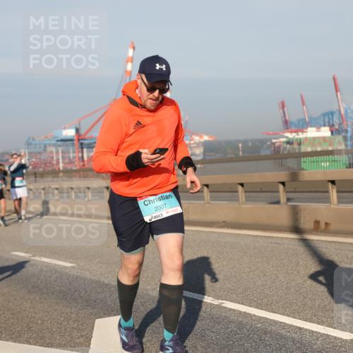 03.10.2025 - Köhlbrandbrückenlauf Yannick Fuchs http://msf.ph/oto/9177318 03.10.2025 08:48:20 Position 2 2007, 1431 meine-sportfotos.de