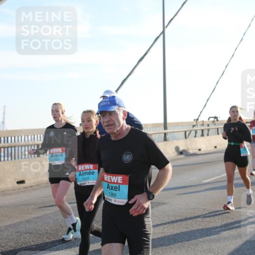 03.10.2025 - Köhlbrandbrückenlauf Yannick Fuchs http://msf.ph/oto/9177319 03.10.2025 08:27:41 Position 1 946, 2698, 3409, 1369 meine-sportfotos.de