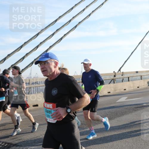 03.10.2025 - Köhlbrandbrückenlauf Yannick Fuchs http://msf.ph/oto/9177324 03.10.2025 08:27:41 Position 1 1369 meine-sportfotos.de