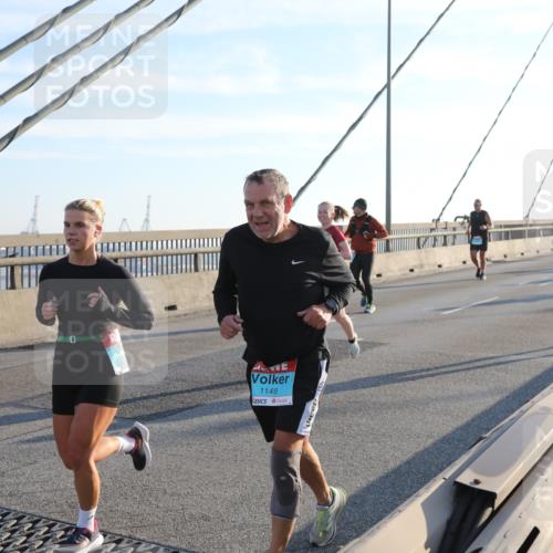 03.10.2025 - Köhlbrandbrückenlauf Yannick Fuchs http://msf.ph/oto/9177336 03.10.2025 08:27:43 Position 1 0, 1149 meine-sportfotos.de