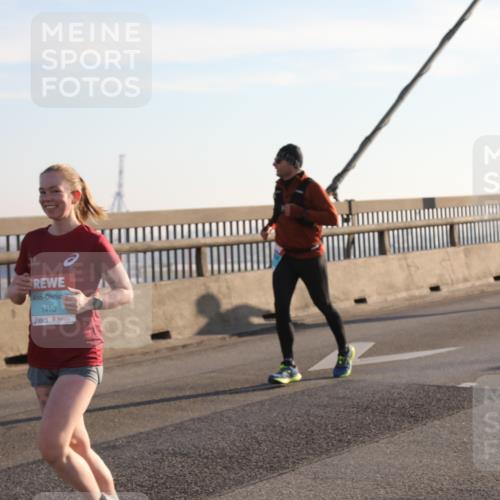 03.10.2025 - Köhlbrandbrückenlauf Yannick Fuchs http://msf.ph/oto/9177338 03.10.2025 08:27:44 Position 1 1410 meine-sportfotos.de