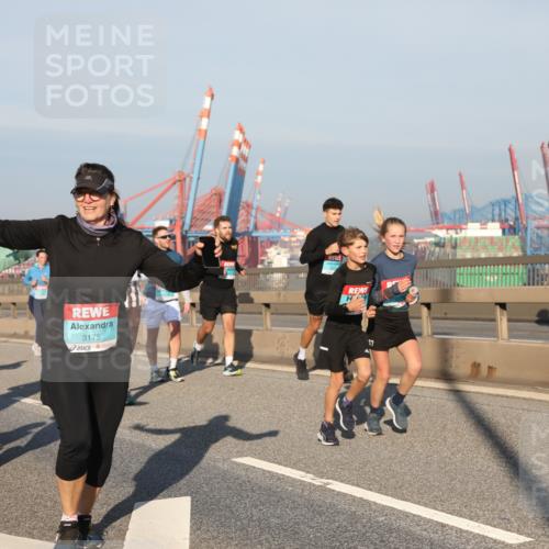03.10.2025 - Köhlbrandbrückenlauf Yannick Fuchs http://msf.ph/oto/9177373 03.10.2025 08:48:24 Position 2 3580, 3175 meine-sportfotos.de