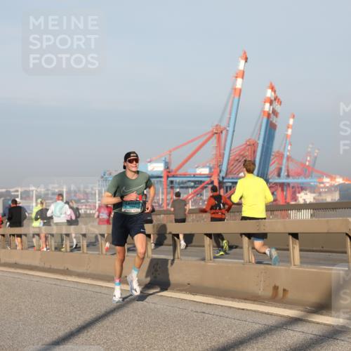 03.10.2025 - Köhlbrandbrückenlauf Yannick Fuchs http://msf.ph/oto/9177382 03.10.2025 08:27:54 Position 1  meine-sportfotos.de