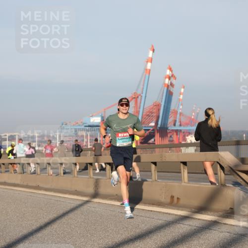 03.10.2025 - Köhlbrandbrückenlauf Yannick Fuchs http://msf.ph/oto/9177387 03.10.2025 08:27:54 Position 1  meine-sportfotos.de