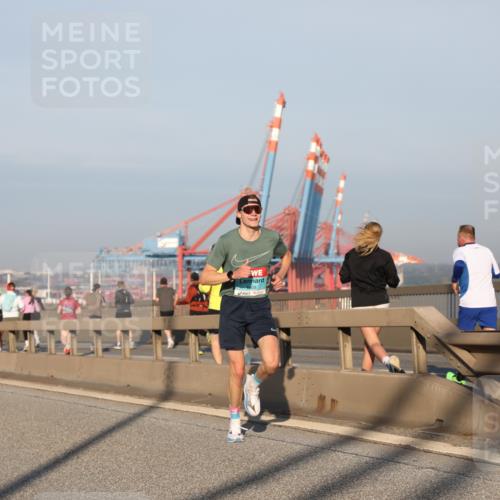 03.10.2025 - Köhlbrandbrückenlauf Yannick Fuchs http://msf.ph/oto/9177388 03.10.2025 08:27:54 Position 1  meine-sportfotos.de