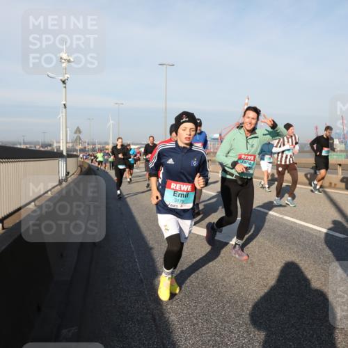 03.10.2025 - Köhlbrandbrückenlauf Yannick Fuchs http://msf.ph/oto/9177399 03.10.2025 08:48:26 Position 2 3178 meine-sportfotos.de