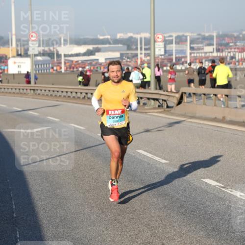 03.10.2025 - Köhlbrandbrückenlauf Yannick Fuchs http://msf.ph/oto/9177417 03.10.2025 08:27:59 Position 1 3590 meine-sportfotos.de