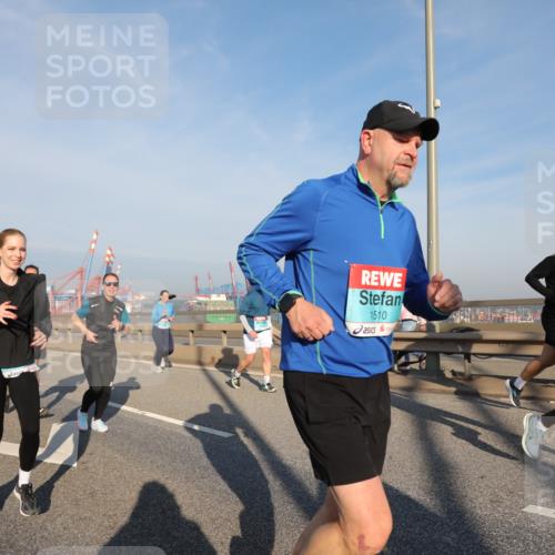 03.10.2025 - Köhlbrandbrückenlauf Yannick Fuchs http://msf.ph/oto/9177418 03.10.2025 08:48:29 Position 2 1510 meine-sportfotos.de