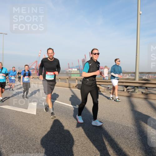 03.10.2025 - Köhlbrandbrückenlauf Yannick Fuchs http://msf.ph/oto/9177432 03.10.2025 08:48:30 Position 2 1797 meine-sportfotos.de