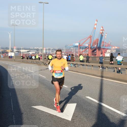 03.10.2025 - Köhlbrandbrückenlauf Yannick Fuchs http://msf.ph/oto/9177439 03.10.2025 08:28:01 Position 1 3590 meine-sportfotos.de