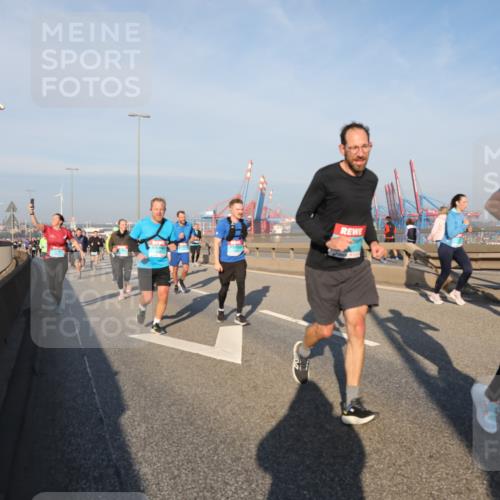 03.10.2025 - Köhlbrandbrückenlauf Yannick Fuchs http://msf.ph/oto/9177441 03.10.2025 08:48:30 Position 2  meine-sportfotos.de