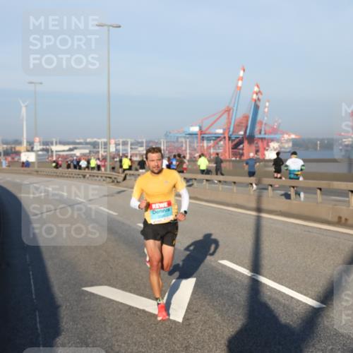 03.10.2025 - Köhlbrandbrückenlauf Yannick Fuchs http://msf.ph/oto/9177443 03.10.2025 08:28:01 Position 1  meine-sportfotos.de