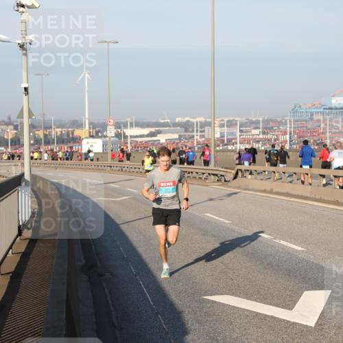 03.10.2025 - Köhlbrandbrückenlauf Yannick Fuchs http://msf.ph/oto/9177466 03.10.2025 08:28:21 Position 1  meine-sportfotos.de