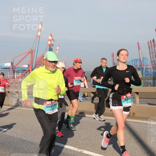 03.10.2025 - Köhlbrandbrückenlauf Yannick Fuchs http://msf.ph/oto/9177467 03.10.2025 08:48:34 Position 2 1164, 2832, 485 meine-sportfotos.de