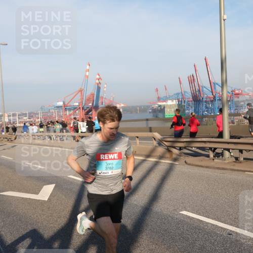 03.10.2025 - Köhlbrandbrückenlauf Yannick Fuchs http://msf.ph/oto/9177482 03.10.2025 08:28:23 Position 1 3782 meine-sportfotos.de