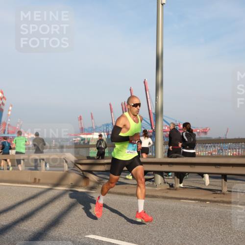 03.10.2025 - Köhlbrandbrückenlauf Yannick Fuchs http://msf.ph/oto/9177504 03.10.2025 08:28:31 Position 1  meine-sportfotos.de