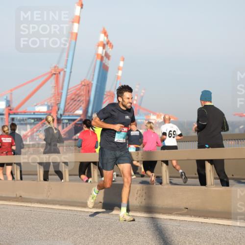 03.10.2025 - Köhlbrandbrückenlauf Yannick Fuchs http://msf.ph/oto/9177510 03.10.2025 08:28:49 Position 1 376, 69 meine-sportfotos.de