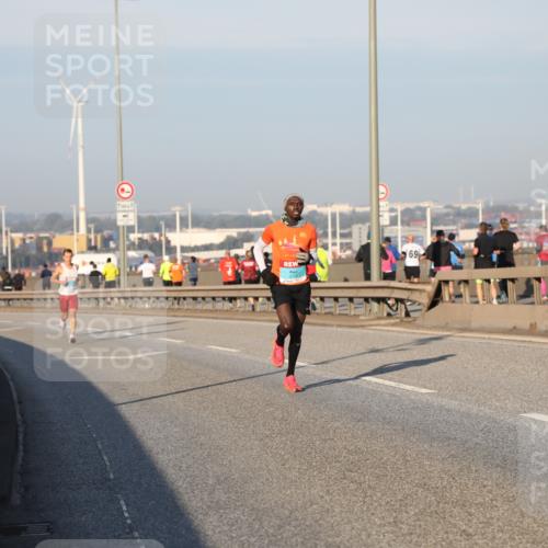 03.10.2025 - Köhlbrandbrückenlauf Yannick Fuchs http://msf.ph/oto/9177533 03.10.2025 08:28:58 Position 1 69 meine-sportfotos.de