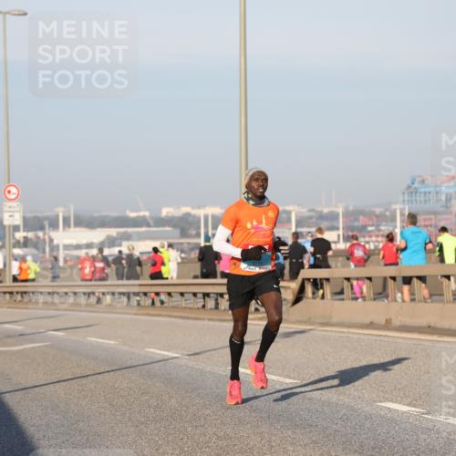 03.10.2025 - Köhlbrandbrückenlauf Yannick Fuchs http://msf.ph/oto/9177539 03.10.2025 08:28:59 Position 1  meine-sportfotos.de