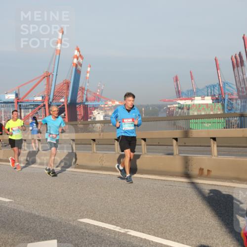 03.10.2025 - Köhlbrandbrückenlauf Yannick Fuchs http://msf.ph/oto/9177542 03.10.2025 08:48:43 Position 2 2046 meine-sportfotos.de