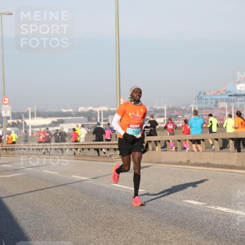 03.10.2025 - Köhlbrandbrückenlauf Yannick Fuchs http://msf.ph/oto/9177543 03.10.2025 08:28:59 Position 1 3714, 8 meine-sportfotos.de