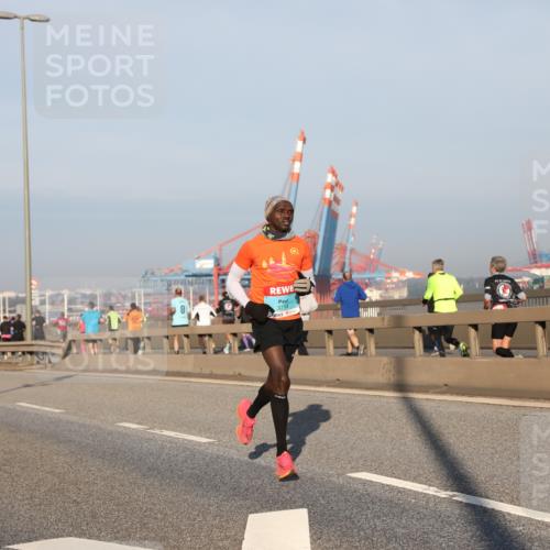 03.10.2025 - Köhlbrandbrückenlauf Yannick Fuchs http://msf.ph/oto/9177549 03.10.2025 08:29:01 Position 1 3714 meine-sportfotos.de