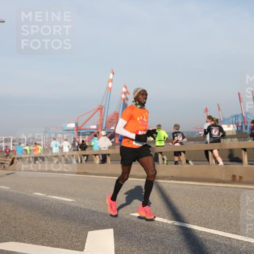 03.10.2025 - Köhlbrandbrückenlauf Yannick Fuchs http://msf.ph/oto/9177555 03.10.2025 08:29:01 Position 1  meine-sportfotos.de