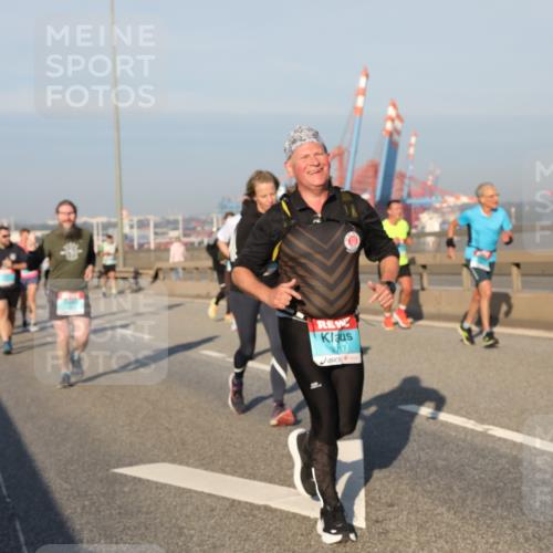 03.10.2025 - Köhlbrandbrückenlauf Yannick Fuchs http://msf.ph/oto/9177561 03.10.2025 08:48:45 Position 2 017 meine-sportfotos.de