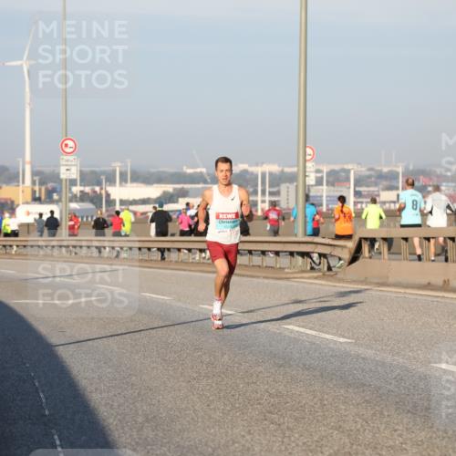 03.10.2025 - Köhlbrandbrückenlauf Yannick Fuchs http://msf.ph/oto/9177562 03.10.2025 08:29:03 Position 1  meine-sportfotos.de