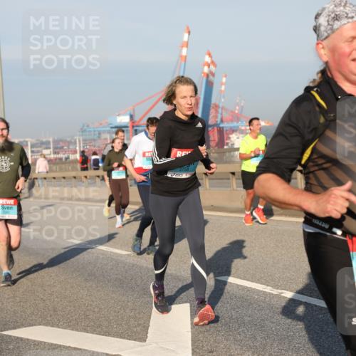 03.10.2025 - Köhlbrandbrückenlauf Yannick Fuchs http://msf.ph/oto/9177569 03.10.2025 08:48:46 Position 2 1390, 155250, 8017 meine-sportfotos.de