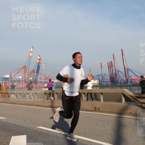 03.10.2025 - Köhlbrandbrückenlauf Yannick Fuchs http://msf.ph/oto/9177588 03.10.2025 08:29:26 Position 1  meine-sportfotos.de