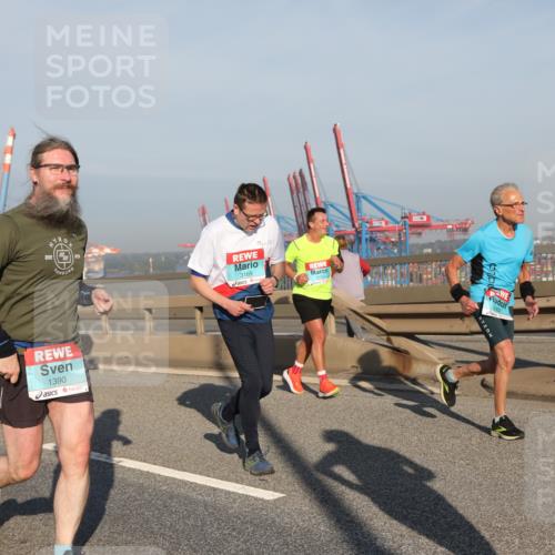 03.10.2025 - Köhlbrandbrückenlauf Yannick Fuchs http://msf.ph/oto/9177592 03.10.2025 08:48:47 Position 2 22, 1390, 3169, 18 meine-sportfotos.de