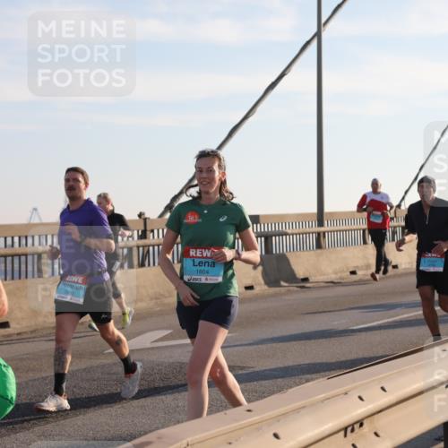 03.10.2025 - Köhlbrandbrückenlauf Yannick Fuchs http://msf.ph/oto/9177603 03.10.2025 08:29:33 Position 1 3461, 2990, 1604 meine-sportfotos.de