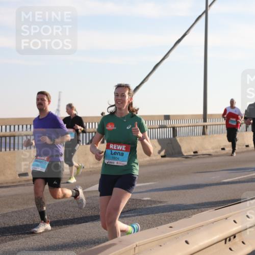 03.10.2025 - Köhlbrandbrückenlauf Yannick Fuchs http://msf.ph/oto/9177605 03.10.2025 08:29:33 Position 1 1604 meine-sportfotos.de