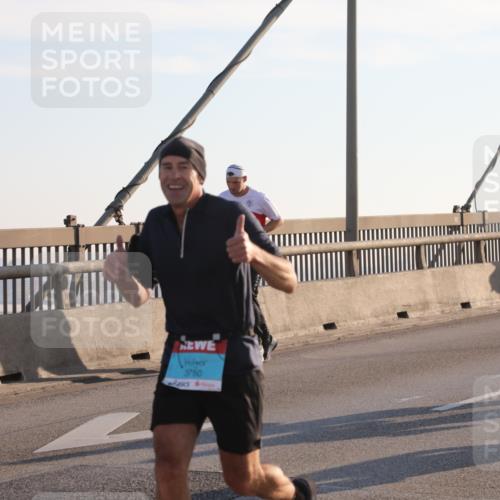 03.10.2025 - Köhlbrandbrückenlauf Yannick Fuchs http://msf.ph/oto/9177616 03.10.2025 08:29:34 Position 1 3750, 1919 meine-sportfotos.de