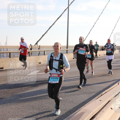 03.10.2025 - Köhlbrandbrückenlauf Yannick Fuchs http://msf.ph/oto/9177633 03.10.2025 08:29:35 Position 1 1919, 1921 meine-sportfotos.de