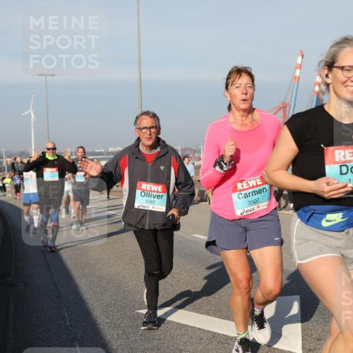 03.10.2025 - Köhlbrandbrückenlauf Yannick Fuchs http://msf.ph/oto/9177635 03.10.2025 08:48:51 Position 2 1287, 3507, 1513 meine-sportfotos.de