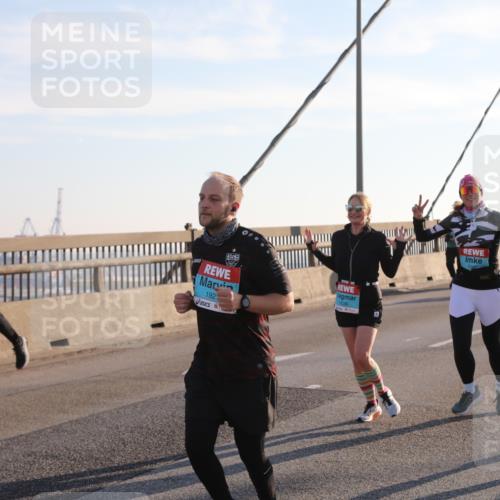 03.10.2025 - Köhlbrandbrückenlauf Yannick Fuchs http://msf.ph/oto/9177650 03.10.2025 08:29:36 Position 1 192, 1636, 1307 meine-sportfotos.de