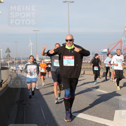 03.10.2025 - Köhlbrandbrückenlauf Yannick Fuchs http://msf.ph/oto/9177663 03.10.2025 08:48:55 Position 2 3843 meine-sportfotos.de