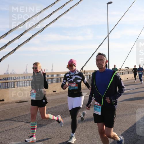 03.10.2025 - Köhlbrandbrückenlauf Yannick Fuchs http://msf.ph/oto/9177668 03.10.2025 08:29:37 Position 1 1307 meine-sportfotos.de