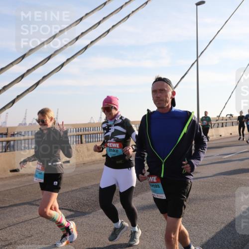 03.10.2025 - Köhlbrandbrückenlauf Yannick Fuchs http://msf.ph/oto/9177671 03.10.2025 08:29:38 Position 1 1392, 1307 meine-sportfotos.de