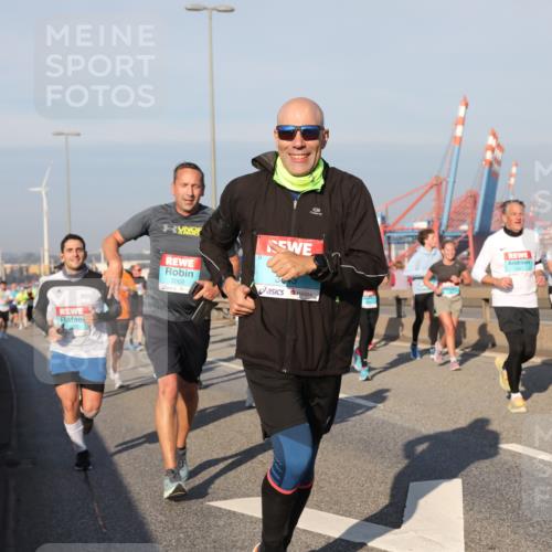 03.10.2025 - Köhlbrandbrückenlauf Yannick Fuchs http://msf.ph/oto/9177675 03.10.2025 08:48:55 Position 2 3069, 1947 meine-sportfotos.de