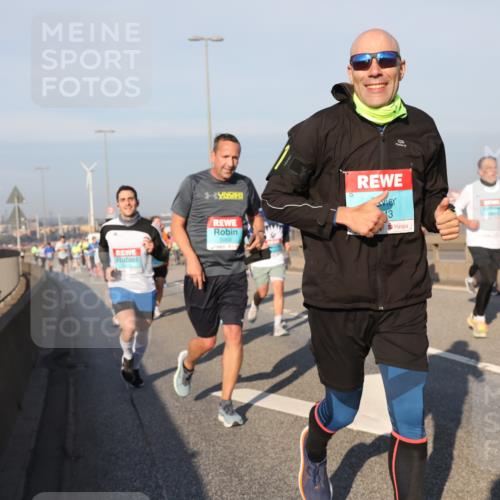 03.10.2025 - Köhlbrandbrückenlauf Yannick Fuchs http://msf.ph/oto/9177681 03.10.2025 08:48:56 Position 2 13 meine-sportfotos.de