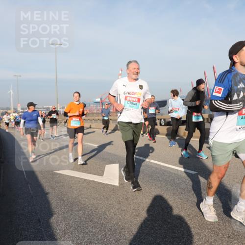 03.10.2025 - Köhlbrandbrückenlauf Yannick Fuchs http://msf.ph/oto/9177709 03.10.2025 08:48:58 Position 2 24, 2837, 28 meine-sportfotos.de