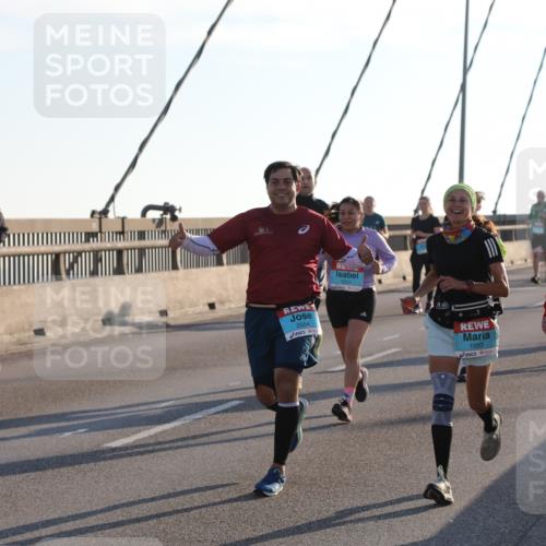 03.10.2025 - Köhlbrandbrückenlauf Yannick Fuchs http://msf.ph/oto/9177711 03.10.2025 08:29:43 Position 1 2964, 1521, 1093, 196 meine-sportfotos.de