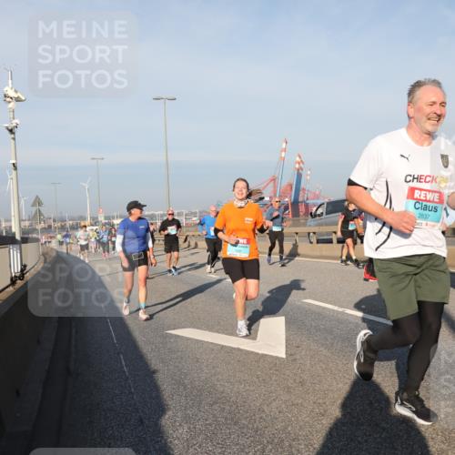 03.10.2025 - Köhlbrandbrückenlauf Yannick Fuchs http://msf.ph/oto/9177715 03.10.2025 08:48:59 Position 2 24, 2837 meine-sportfotos.de