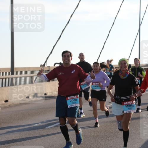 03.10.2025 - Köhlbrandbrückenlauf Yannick Fuchs http://msf.ph/oto/9177721 03.10.2025 08:29:44 Position 1 2964, 1521, 1093, 1962 meine-sportfotos.de