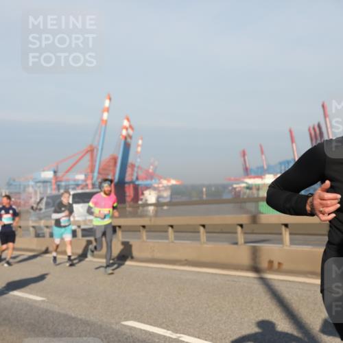 03.10.2025 - Köhlbrandbrückenlauf Yannick Fuchs http://msf.ph/oto/9177747 03.10.2025 08:49:04 Position 2 1304 meine-sportfotos.de